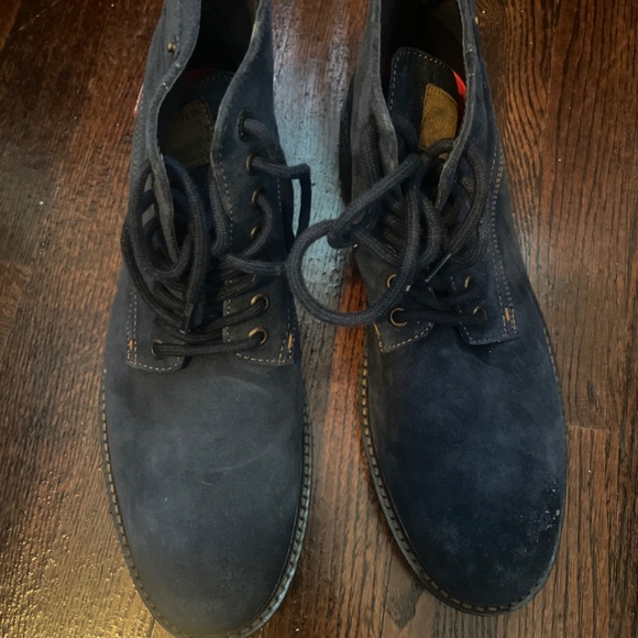 Levi’s size 9 men’s blue suede leather  boots